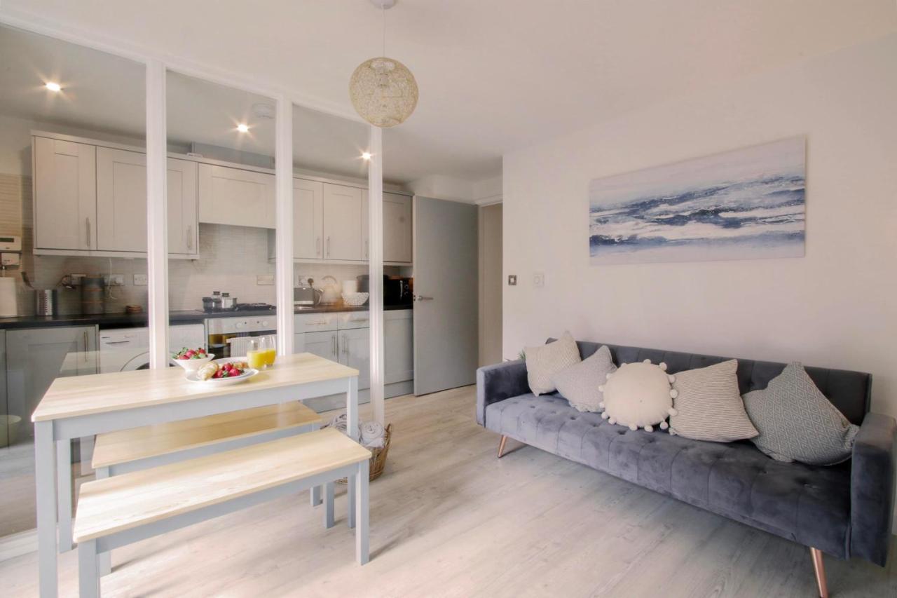 Apartments In The Heart Of เพนแซนซ์ ภายนอก รูปภาพ